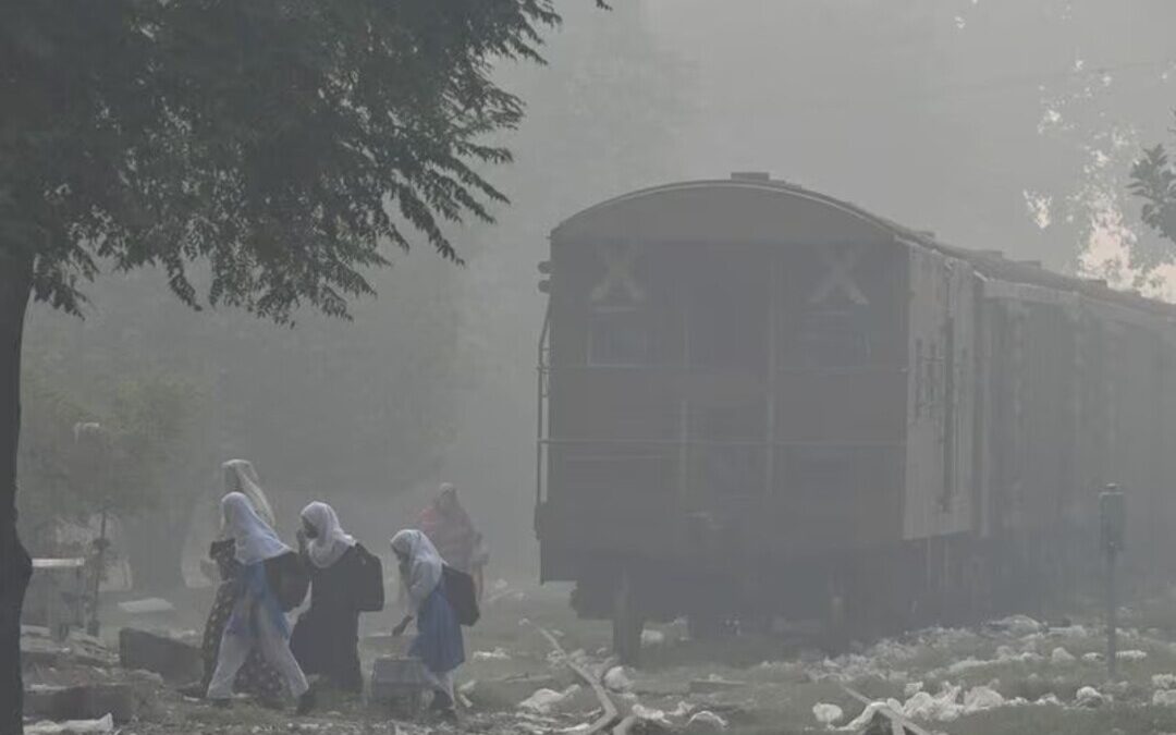 Pakistan Shuts Primary Schools In Lahore Over Record Pollution